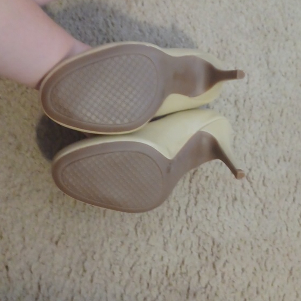 Jessica Simpson heels - Picture 3 of 4
